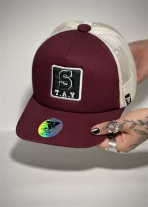 GORRA BLANCA Y BURDEOS DREAMING