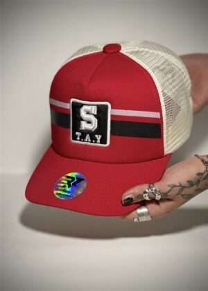 GORRA ROJA Y BLANCA CON LINEAS DREAMING