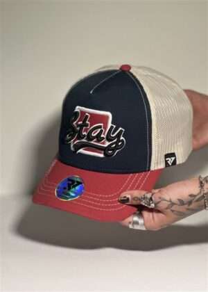 GORRA LETRAS AZULES DREAMING