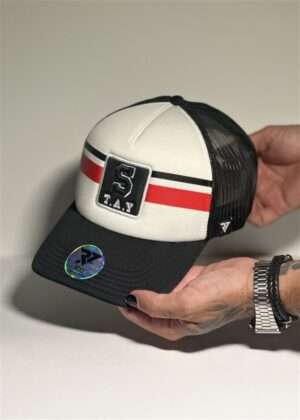 GORRA BLANCA, NEGRA Y BURDEOS CON LINEAS DREAMING
