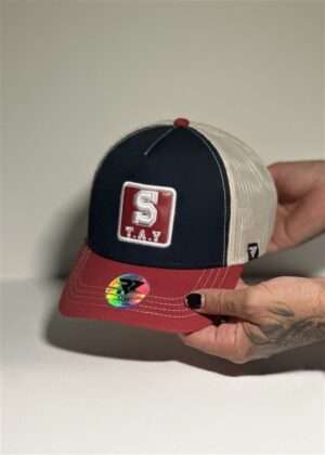 GORRA BURDEOS Y AZUL LETRAS BLANCAS DREAMING