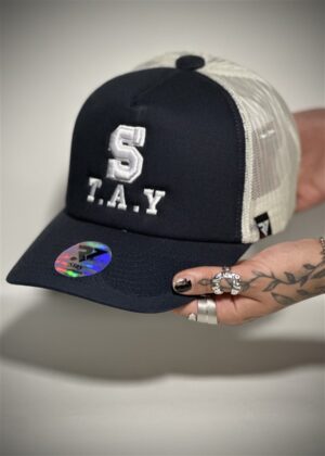 GORRA AZUL OSCURO Y BLANCO DREAMING