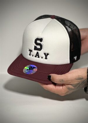 GORRA ROJO NEGRO Y BLANCO DREAMING