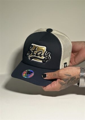 GORRA NEGRA Y DORADA DREAMING